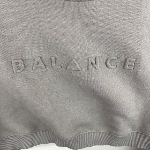 Balance Athletica Cropped Long Sleeve Sweatshirt Beige Size Large - Picture 2 of 5